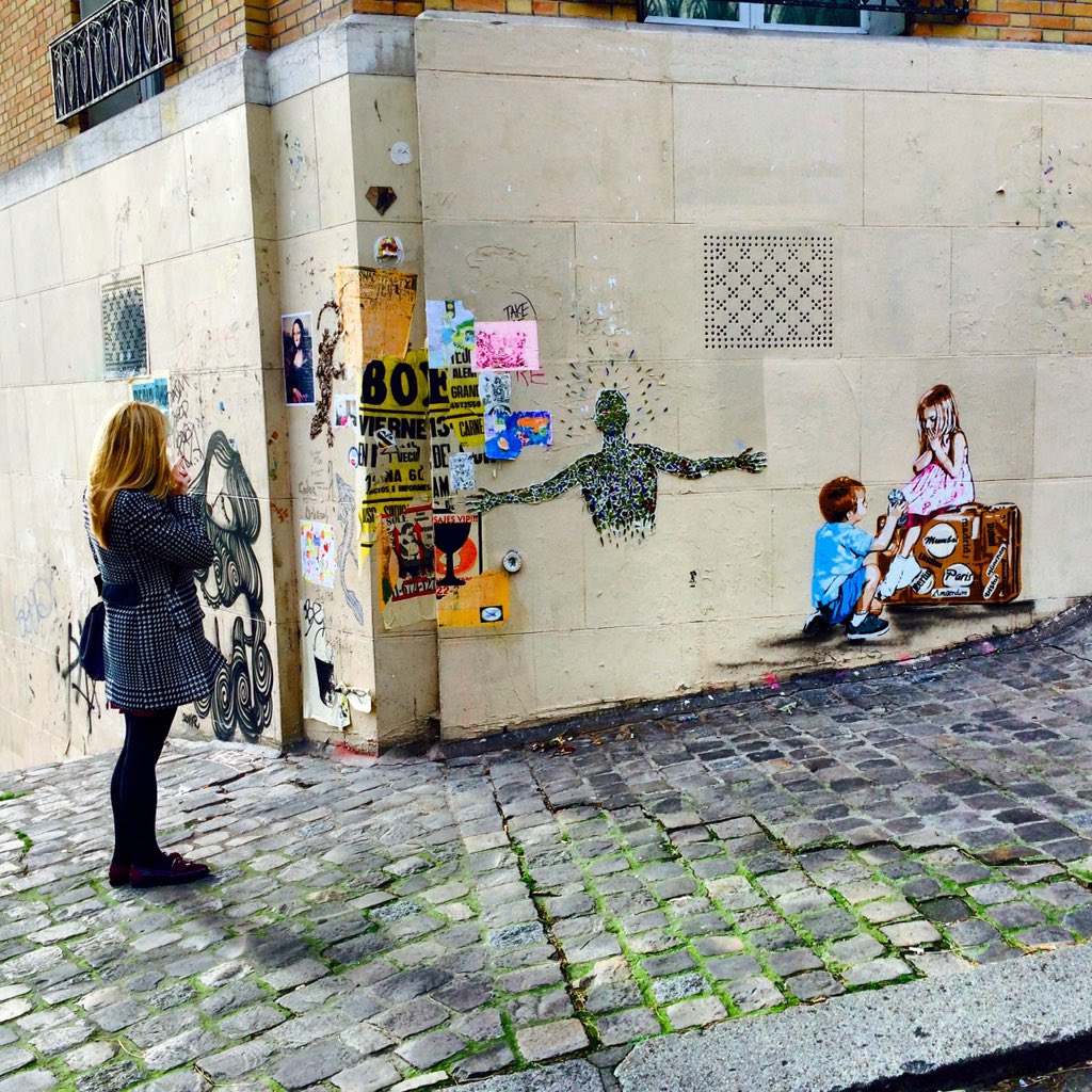 A nice picture of <a href="/LaurenHiggin/">Lauren Speechly</a> checking out some of the #Paris #StreetArt #DirtyKnee