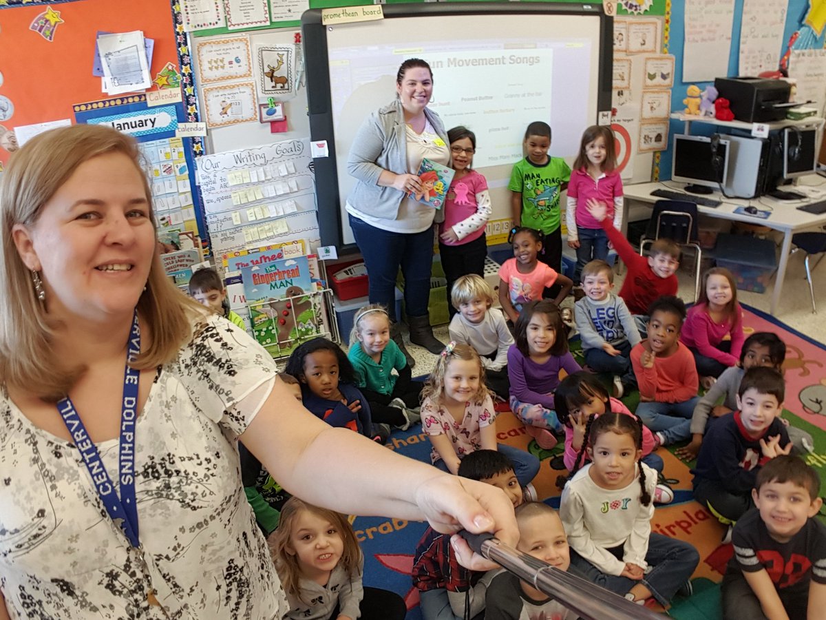 Kuhlvic's tweet photo. Reading with great volunteers #centervillevb @CentervilleVB https://t.co/iXiieB0VDM