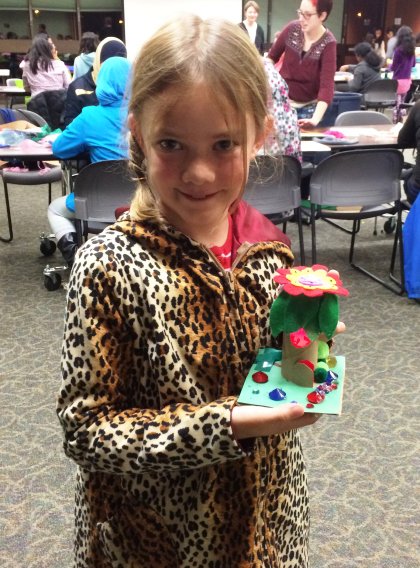 CorinneTakara's tweet image. Great #MakeHer Mom &amp;amp; daughter #STEAM wkshop @sunnyvalelib by @tinkerbellesSJ : bit.ly/1PUpnfR Fairy Homes!