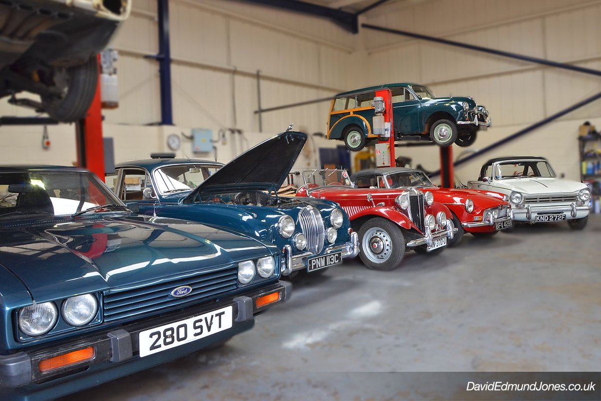 DEJPhotos's tweet image. Now that's what I call a garage. @Mdrnclassics @ClassicCarWkly @ClassicCarsHire #classicmotoring