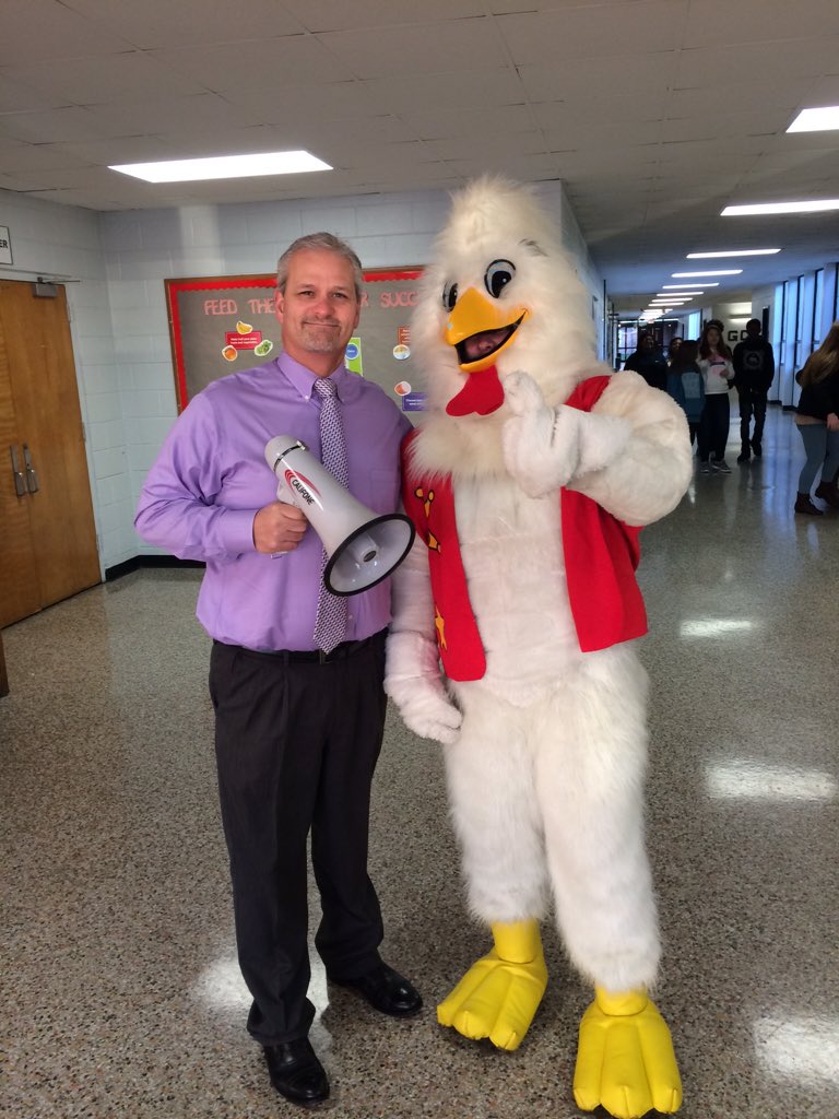 HolmesMustangs's tweet image. Fried Chicken from #Bojangle's toots my horn. See you there tonight from 5:00-7:00.