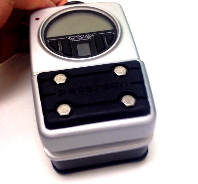 toshi2_basses's tweet photo. 今年からレッスンでも使用しているPetersonチューナー。ピッチに対する意識が高まるだけで、生徒の子達のプレイが変わりますな^ ^♪#Peterson #StompClassic https://t.co/6OgExbMdC9