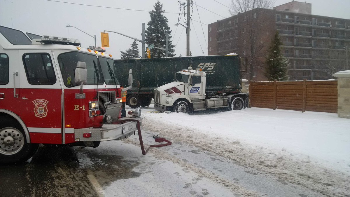 SarniaPolice's tweet photo. Confederation at Finch Dr single vehicle collision Police and @Sarniafire on scene. No injuries. Avoid area. https://t.co/6Wqzt0cxbY