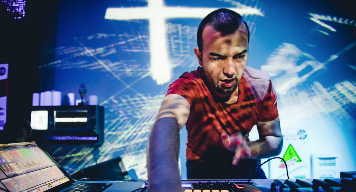 greenroomfr's tweet photo. [#VIDEO] #KiNK et #SierraSam pour un live à 4 mains monstrueux au #Pacha #Barcelona ! https://t.co/MHnmPBTzYk https://t.co/DYXC0KeY3i
