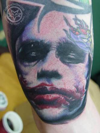 ট ইট র ちゃか8 コリーのタトゥーはだいたい亡くなった人を彫ってて ポールグレイ ハンター S トンプソン マイケルジャクソン ヒースレジャーときてなんでデヴィッドボウイなん って思ってたけど Slipknot Davidbowie T Co 7tizpw6qhr