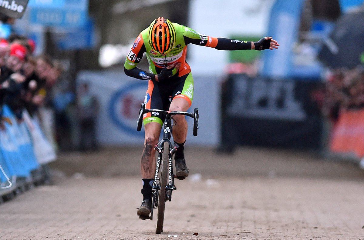 SRAM’s CX Athletes Shine in the Mud. 11 #CX National titles globally: ow.ly/WX06k 📷@tdwsport <a href="/ZippSpeed/">Zipp Speed</a>