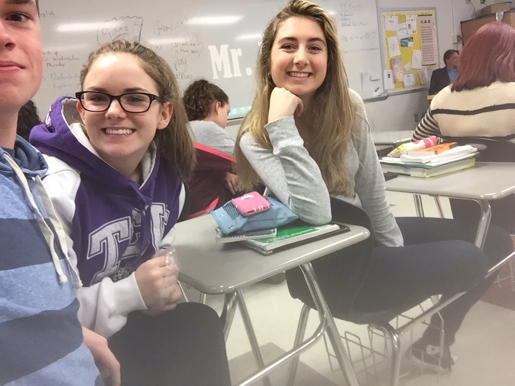 theLandonMeador's tweet photo. I hate these people. Besides @sydneylarson13 https://t.co/5TbCUanThI
