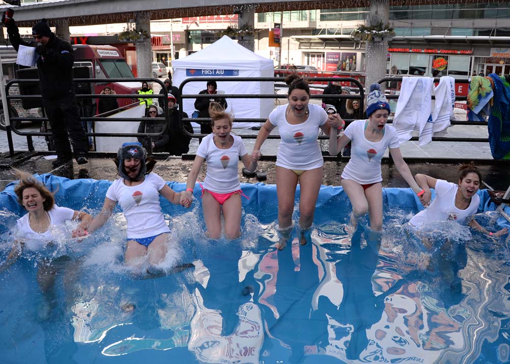 Grab some friends and jump, or just watch &amp; cheer! All to #stopkidscancercold <a href="/GrtCdnChill/">Sears Grt CDN Chill</a> #familyday in #Toronto