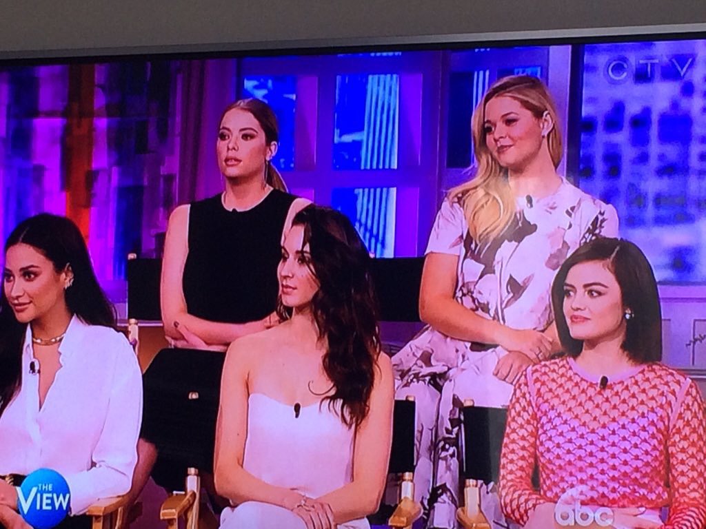 TroianBellsITA's tweet photo. Troian a #PLLonTheView https://t.co/4PQqvLpXbJ