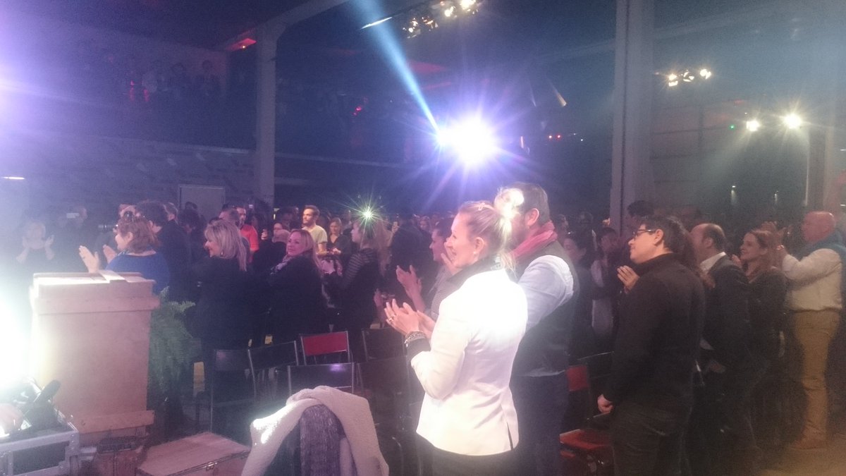 Standing ovation pour #DenimMaker