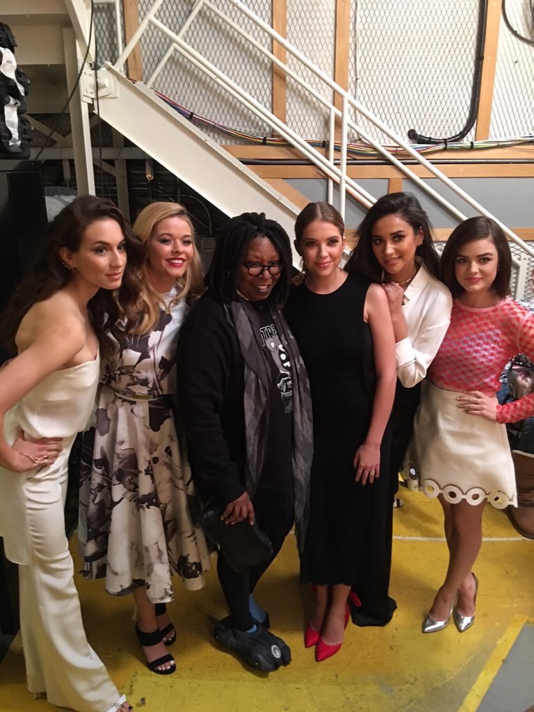 TroianBellsITA's tweet photo. Troian a #PLLonTheView https://t.co/UlJIFCpuZ1