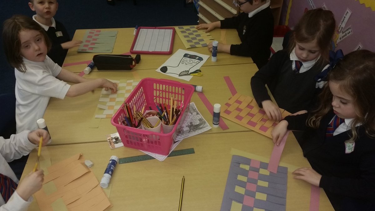 MorayP4S's tweet photo. @MorayPS We made our own tartan today #usingdifferentskills #weavingpaper #differentcolours #artwork #scotland https://t.co/otg9Q3PoiD