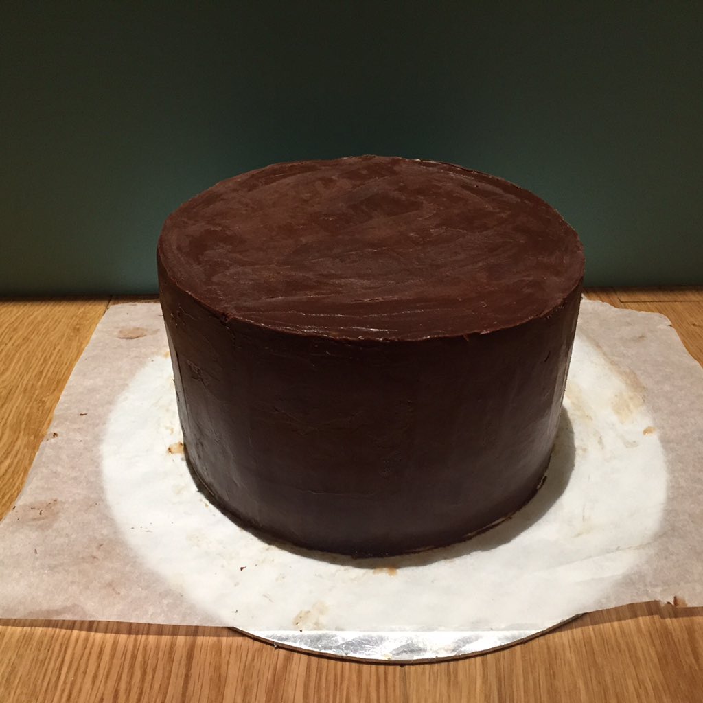 kitchen_coco's tweet image. I do love a perfectly ganached chocolate #cake #grantham #barbarawibnuk