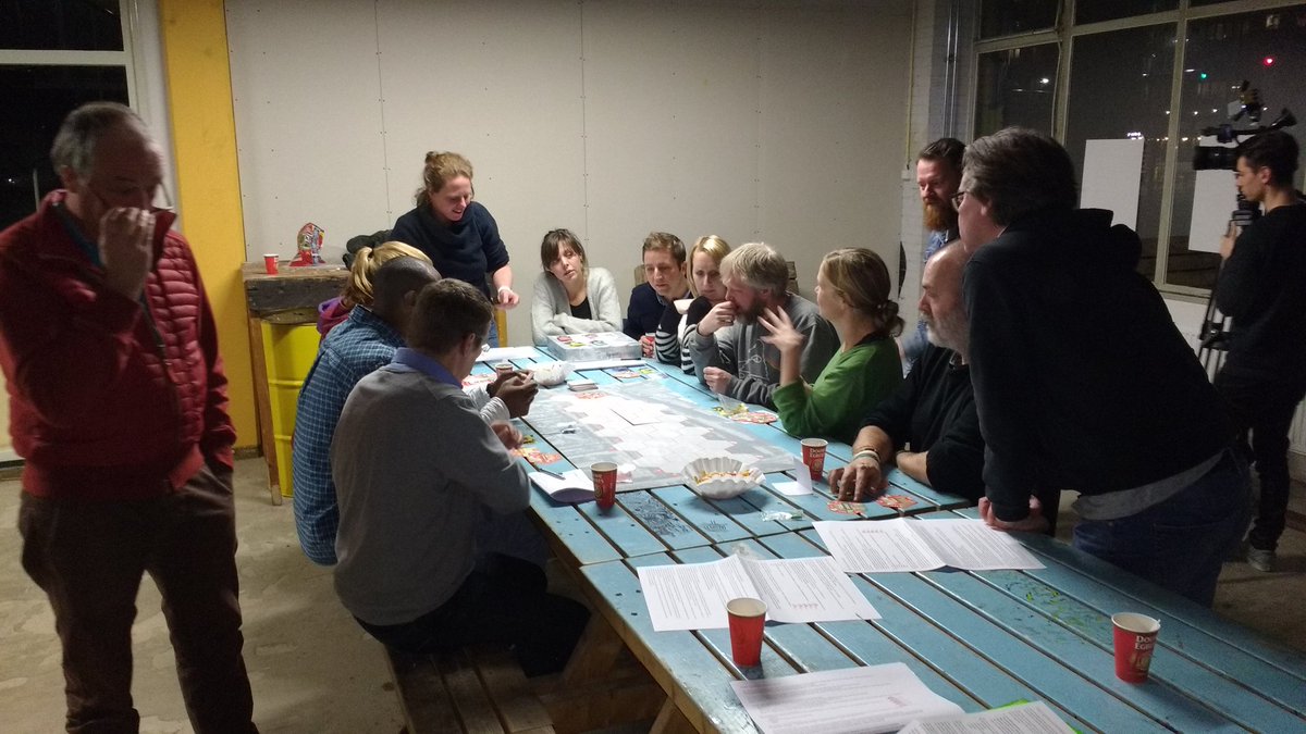 stadscamping013's tweet photo. Samen met andere initiatiefnemers spelen we het @SpoorLoos013 spel. Erg leuk en tof om anderen te leren kennen :) https://t.co/aVz6qcjxOr
