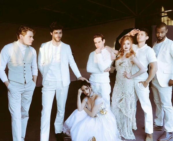 _LibrosLectores's tweet image. SHADOWHUNTERS TODAY!