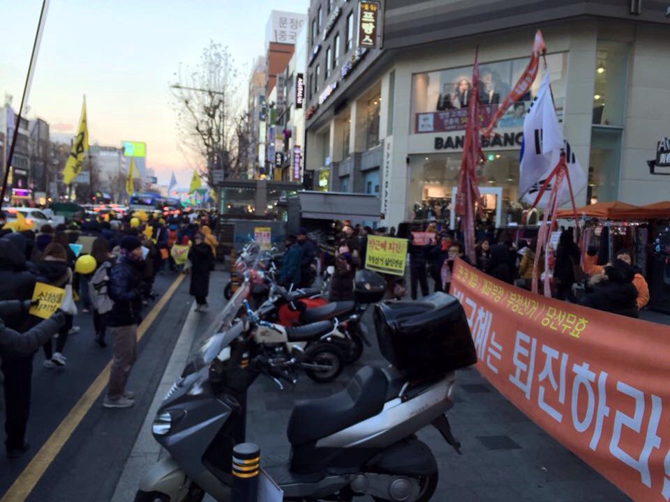 #105차횃불리포트 지난 18대 대선은 명백한 부정선거였다. cafe.daum.net/bandblackswan/… 지금 청와대에 있는 박근혜는 대한민국 유권자의 손으로 뽑은 합법적인 대통령이 아니다.