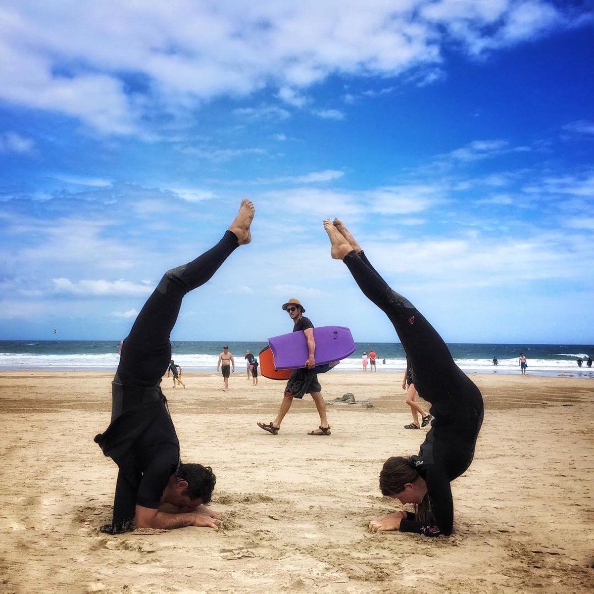 TotalRenu's tweet photo. #Repost @yogawithgeorgia
・・・
Happiness always comes from the simple stuff. Like handstands on the beach on a sunn... https://t.co/6VvGcIw8M5