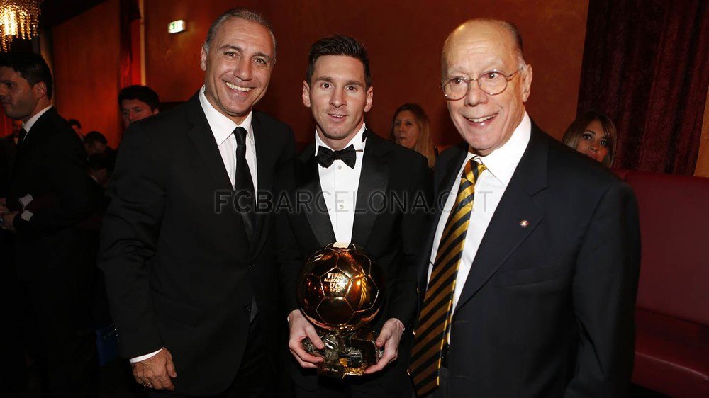 FCBarcelona_cat's tweet photo. 📷 L'altra cara de la Gala de la Pilota d'Or https://t.co/nS71Cmi4Kf #BallondOr #Messi5 https://t.co/3xXzdyjhFJ