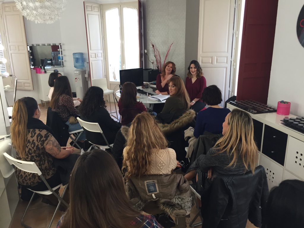 Otro turno del Máster de Maquillaje y Caracterización que nos trae a nuevas alumnas motivadas
Bienvenidas chicas!