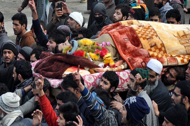SheikhMusaibjk's tweet photo. #Kashmir' 
#ZevanMartyr Shaheed Sajad Ahmed Bhat
Funeral https://t.co/sVOZ1ZYyBR
