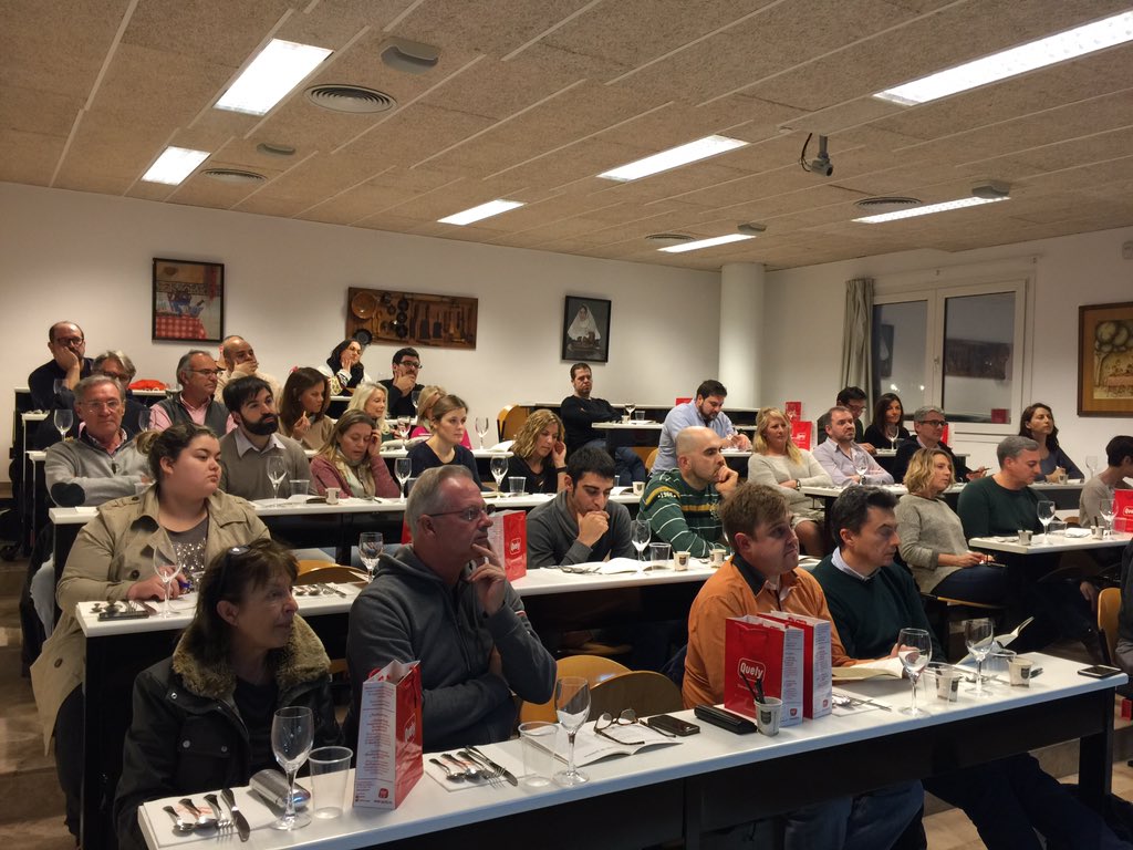 Clase llena para este 'cocina francesa' #A4MANOS con <a href="/rest_sesrotges/">William Tétard</a> y <a href="/RPanyVino/">Restaurante PanyVino</a>