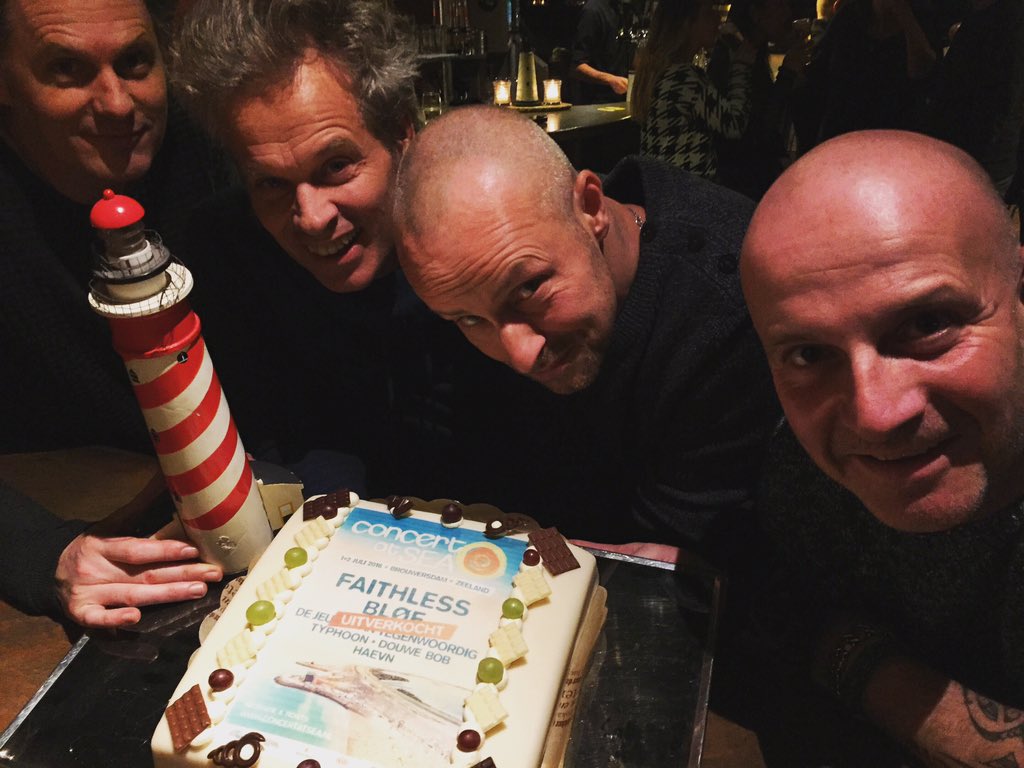 concertatSEA's tweet image. Taart!! Concert at SEA 2016 is helemaal uitverkocht! 🎉🌞 #cas2016