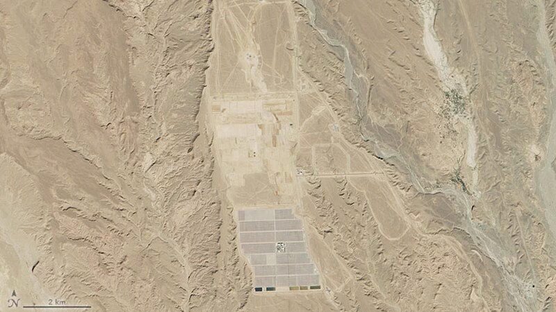 GroeneZaken's tweet photo. Grootste Zonne-energie project in de wereld is nu al te zien vanuit de ruimte. 
https://t.co/Mgrpmi1Hxr https://t.co/NpLfRjkNub