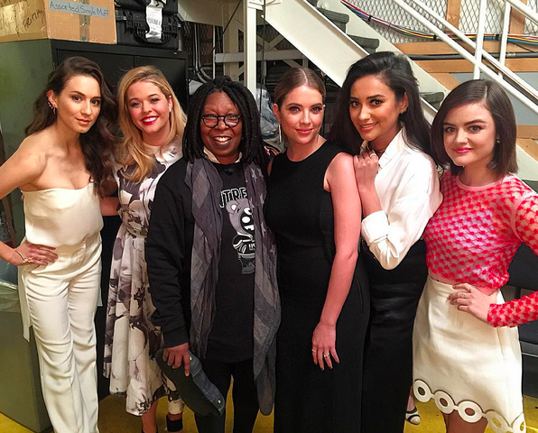 TheView's tweet photo. SPOILER ALERT: @WhoopiGoldberg is A! 😂 @PLLTVSeries #PLLonTheView https://t.co/Iu800nFn0z