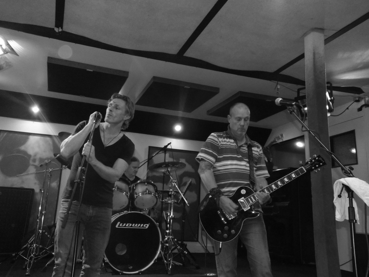 ArtOfSound2002's tweet photo. The Cold Bloodied Hearts !!! #BandoftheMonth #Bassdog #Nutlee #Vansargent #studio #rehearsal https://t.co/dTEDA03quE