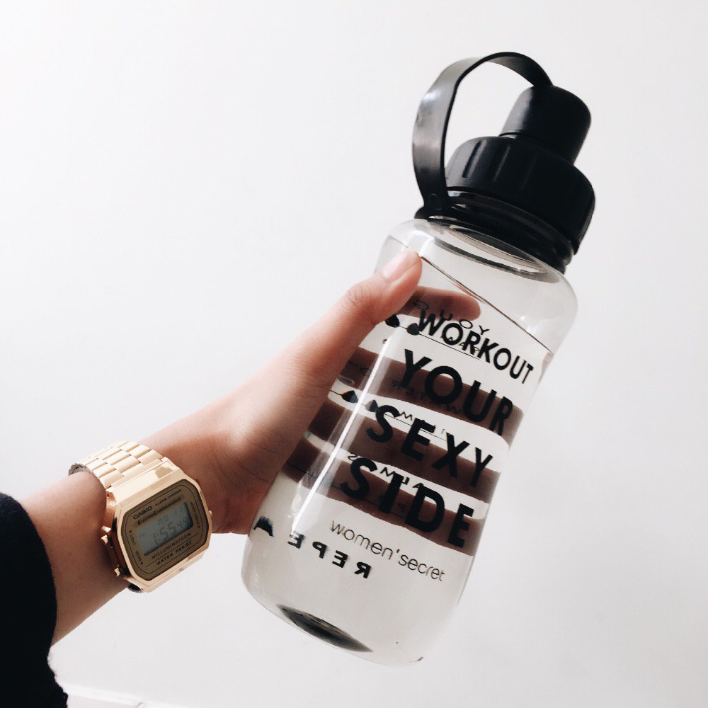 MaeRodc's tweet image. Thank you @womensecret for helping me keep hydrated! Love the way I can keep track of my drinking hours. 💦