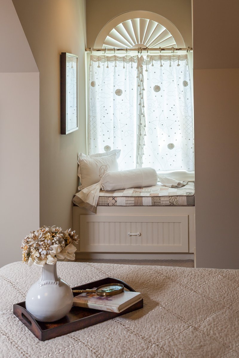 ByDesignHouston's tweet photo. This lovely neutral guest bedroom is charming and beautiful! #bydesigninteriors #beigeisnotboring #neutrals https://t.co/aTcz7gtLDn