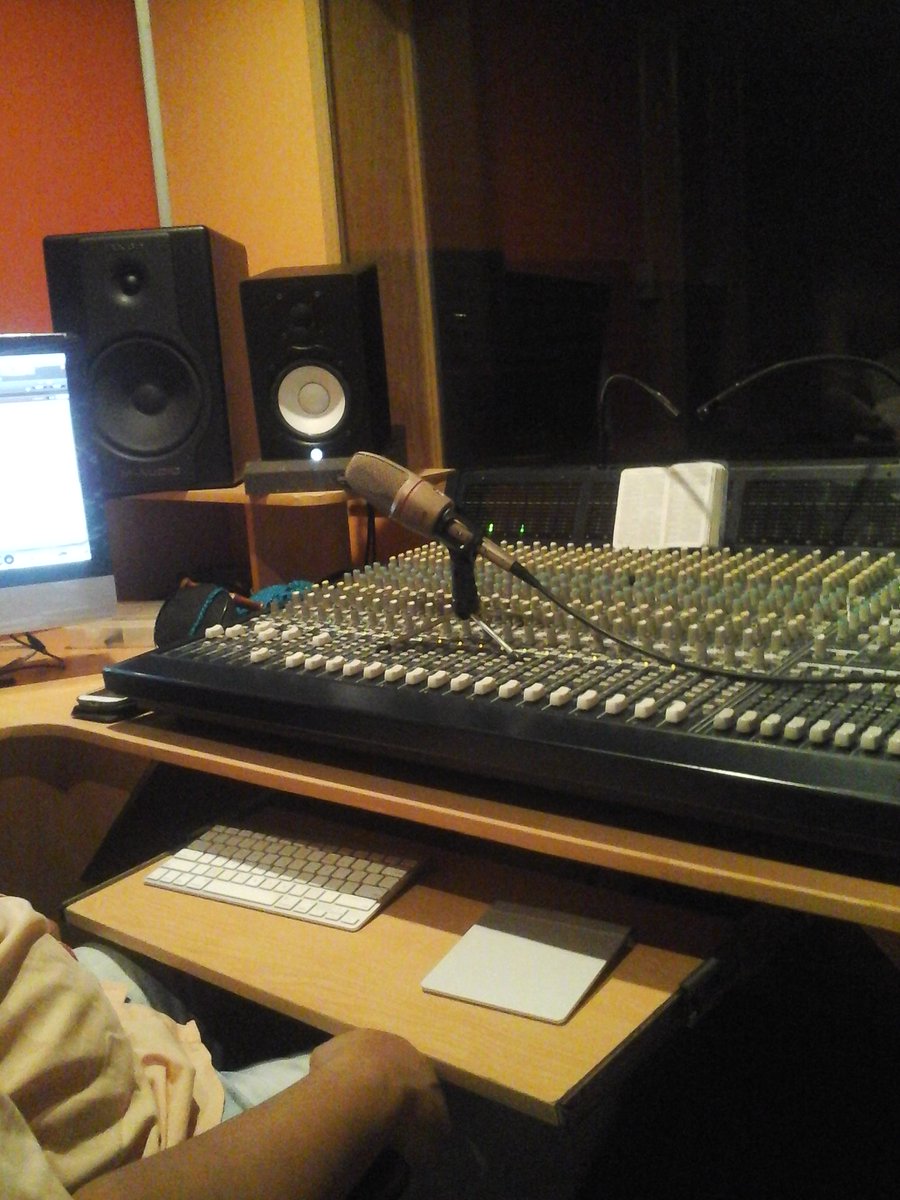 kelvisjavier's tweet photo. Con mis hermanos de canoboensamble en el estudio... https://t.co/YmFaoS7qmK