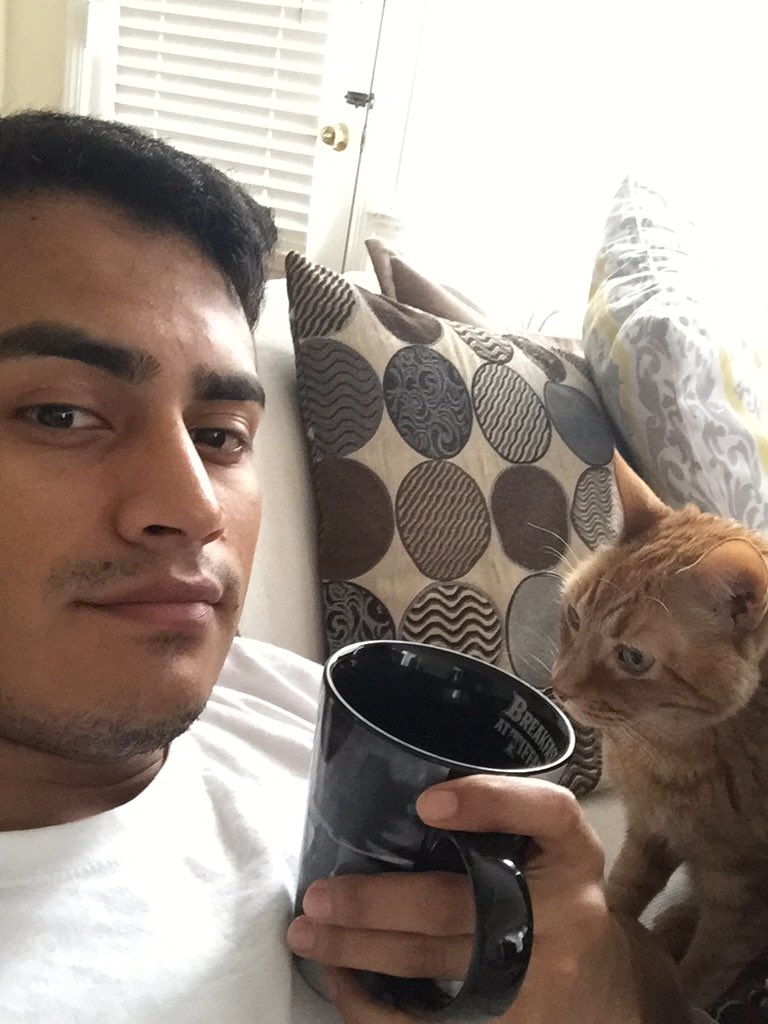 MaddoxTr3s's tweet photo. Watching @PLLTVSeries with my cats! #PLLDay #5YearsForward #FreeformLaunch #PLLAddict #CoffeeTime #Spoby #EzRia #💋 https://t.co/FM0MJ07fWj