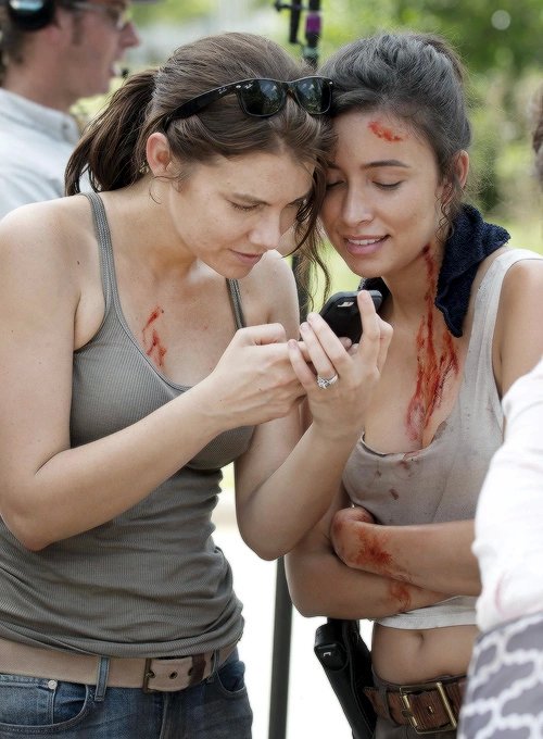 sunshineddohae's tweet photo. My sweet princesses ♥ @cserratos @alexandrabreck1 @AlannaMasterson @LaurenCohan https://t.co/SlEGJZhJsq