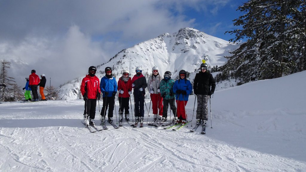 Team photo! Advanced group showing the rest how it's done. #skiskills #blackruns #skitrip2016