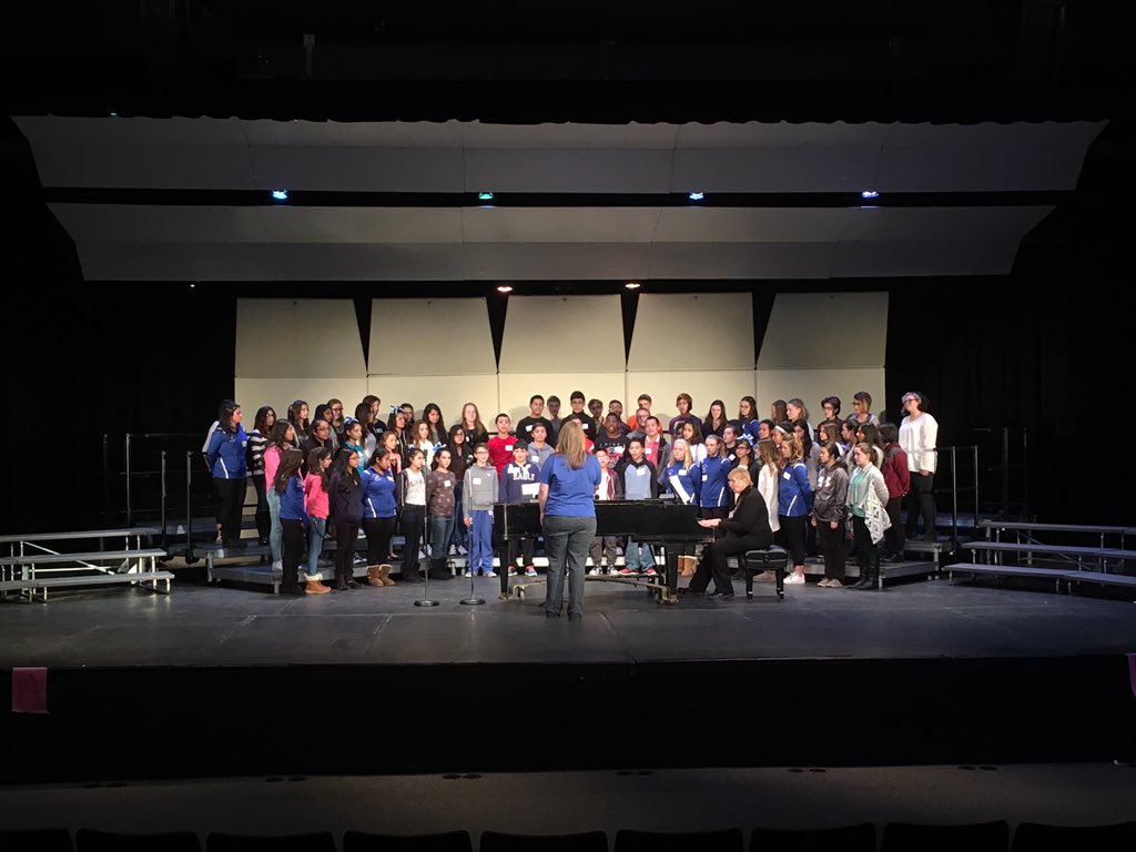 FentonChoir's tweet image. @MsGruben and the Wood Dale JH choirs #tridistrict