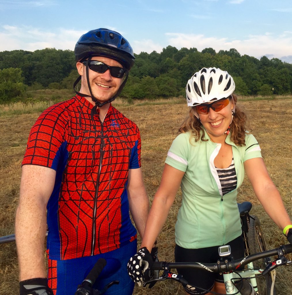 TheRhetPurp's tweet photo. Surprising whom you meet when you're dressed for the occasion. #RHreroute #GetOutside @RoadHolland #Aalsmeer https://t.co/N4UeTxdC8Q