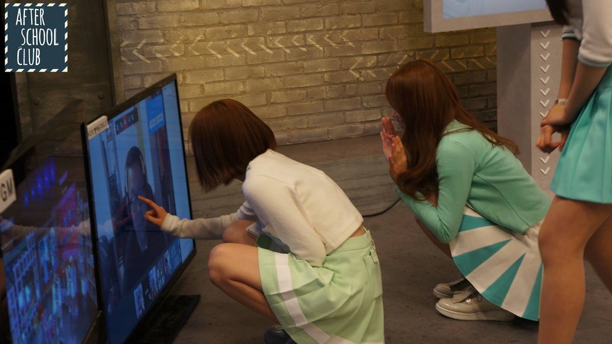 justsoocool's tweet photo. When Myungeun touches your face and Mijoo is creepin'. I LOVE IT! @Official_LVLZ @arirang_ASC #러블리즈 #LOVELYZ_ASC https://t.co/OfRqMZdcJH