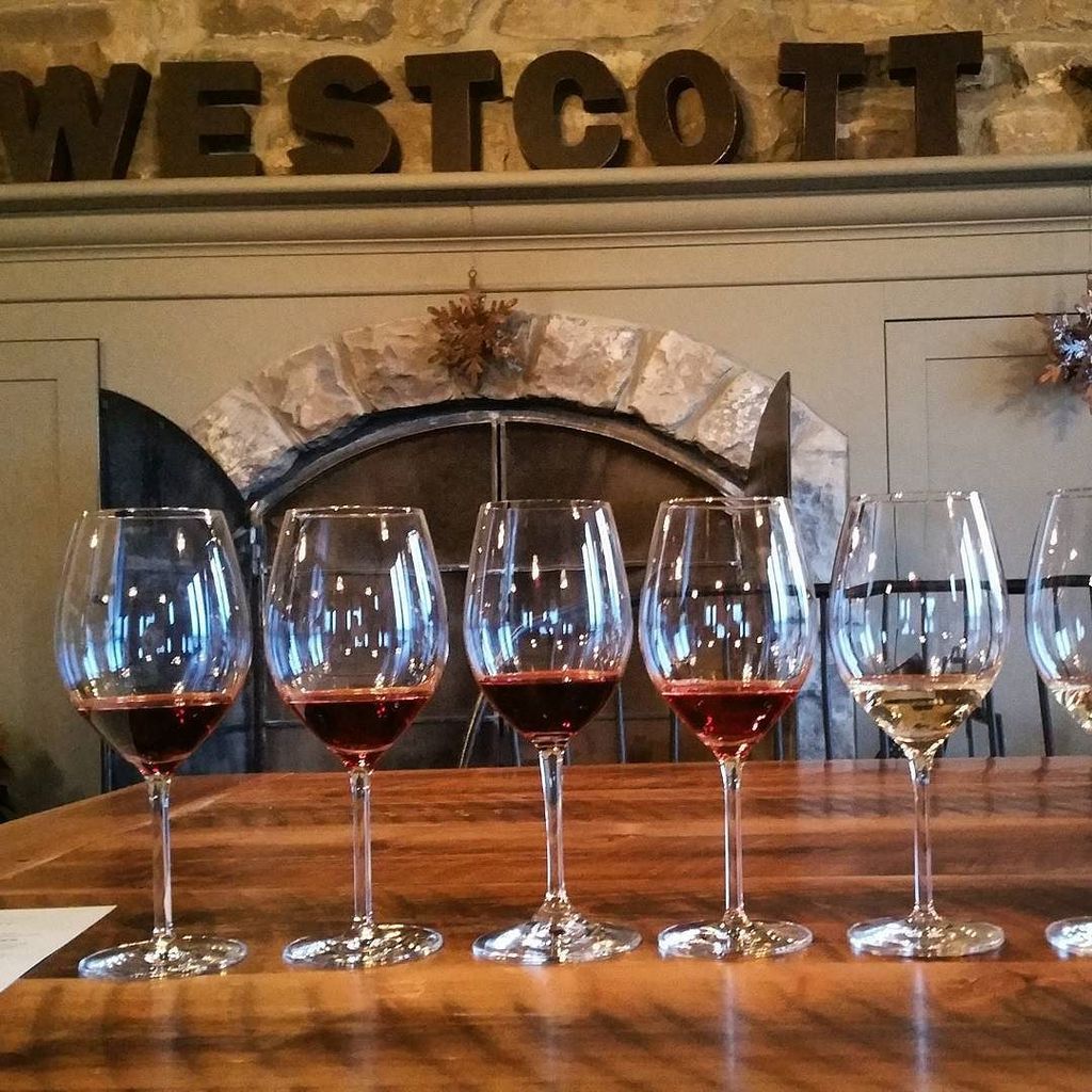 The many colours of Pinot Noir and Chardonnay. #winetasting #pinotnoir #chardonnay #westco… ift.tt/1ZqyPQc