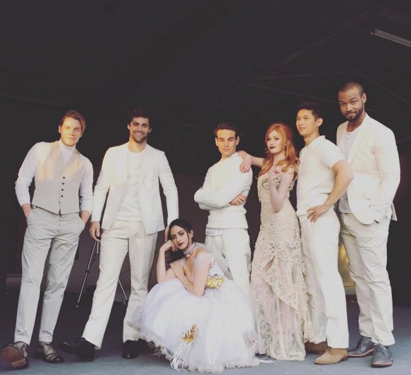 Shadow_Fans's tweet image. Behind the scenes of the #Shadowhunters cast new photoshoot.