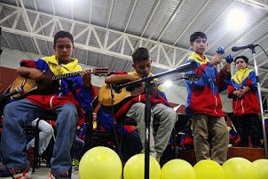 elsistema's tweet photo. Niñas, niños y adolescentes de @ElSistema optan por un mundo libre de violencia a través de la música https://t.co/eoGbXalUGD