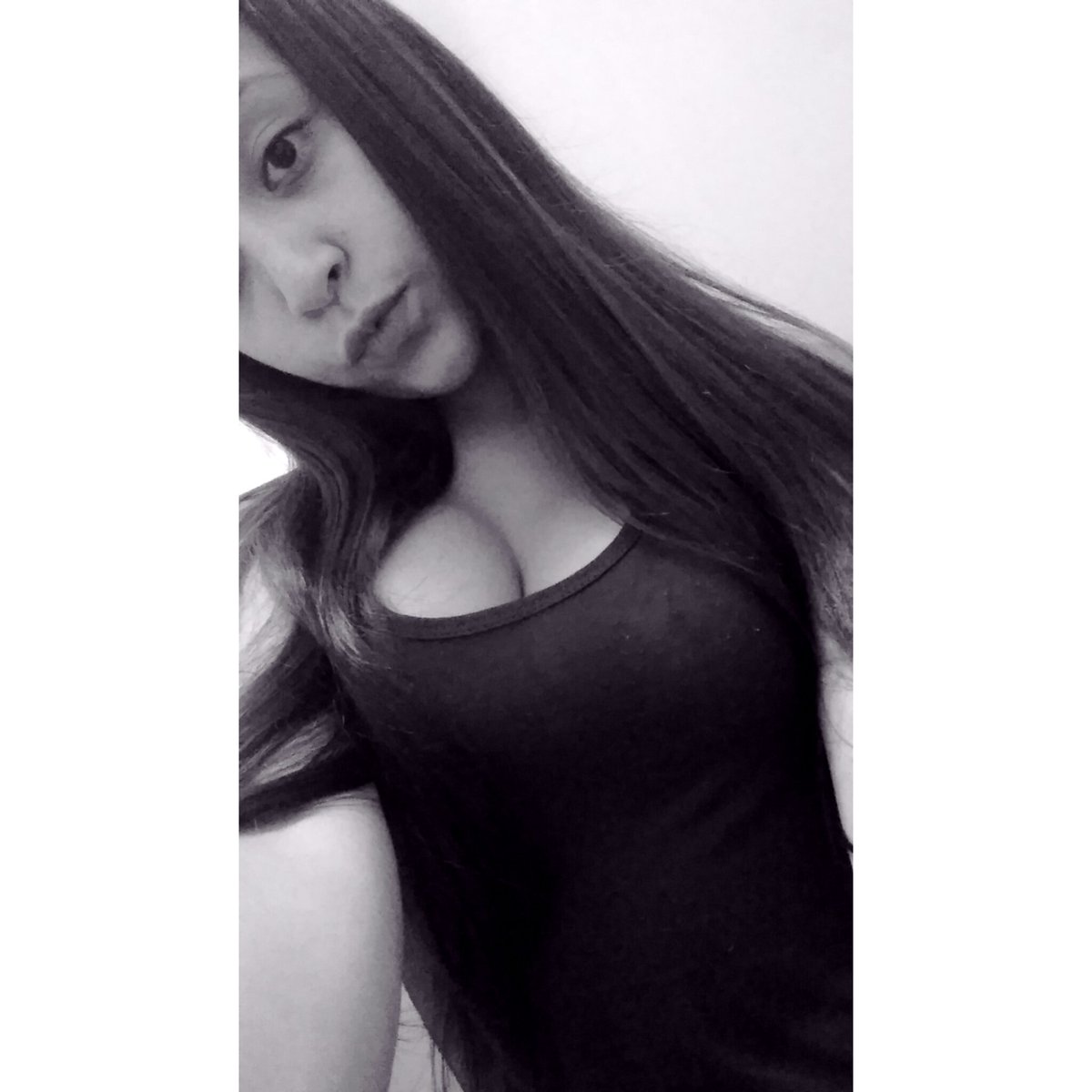 silvaGaby200's tweet photo. , Oi 🌚💅 https://t.co/2DqG4mdpkH