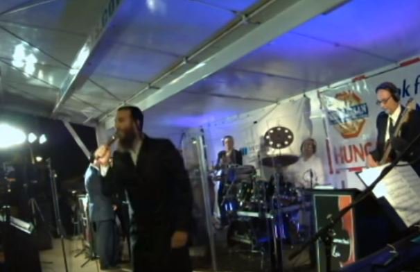Freddy_613's tweet photo. RT: @SimchaSpot: NISHT! Beri Weber Wows Once Again in Chicago - https://t.co/fOSNb6gLlJ/s/sUPz https://t.co/rPZvAtGfRt/s/_y...