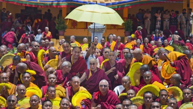 JamesTwyman's tweet photo. 2500 Tibetan monks will join me for ISIL prayer vigil for Syrian children. https://t.co/RHfPO06kM3 to register. https://t.co/hdG1fiBXKC