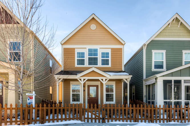 LanaCordier's tweet photo. Under contract in less than a week on our Longmont cottages! #Longmont #Homes #UnderContact https://t.co/nGyordDakJ https://t.co/j0pdFbRnbA