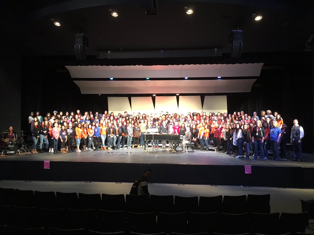 FentonChoir's tweet image. Sooooo many voices!! @MsGruben @DougOrlyk #fhschoirfamily #tridistrict