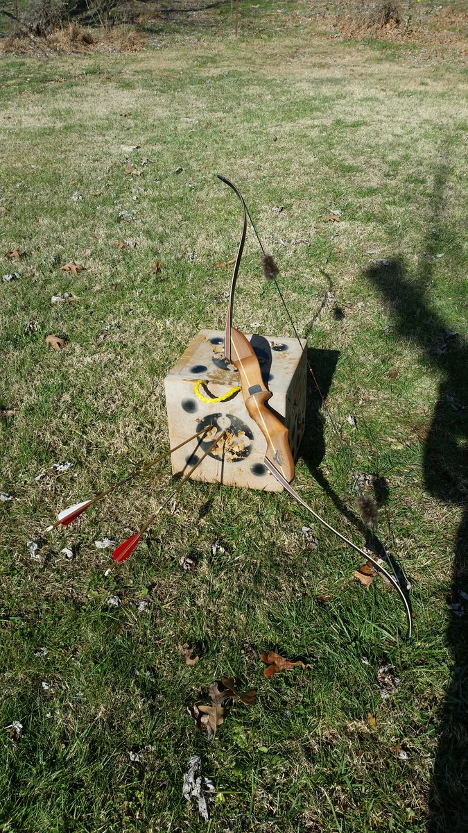 TheTbab's tweet photo. It's never to cold to shoot a few arrows #MBKoutdoors https://t.co/xNzwImx6Fe