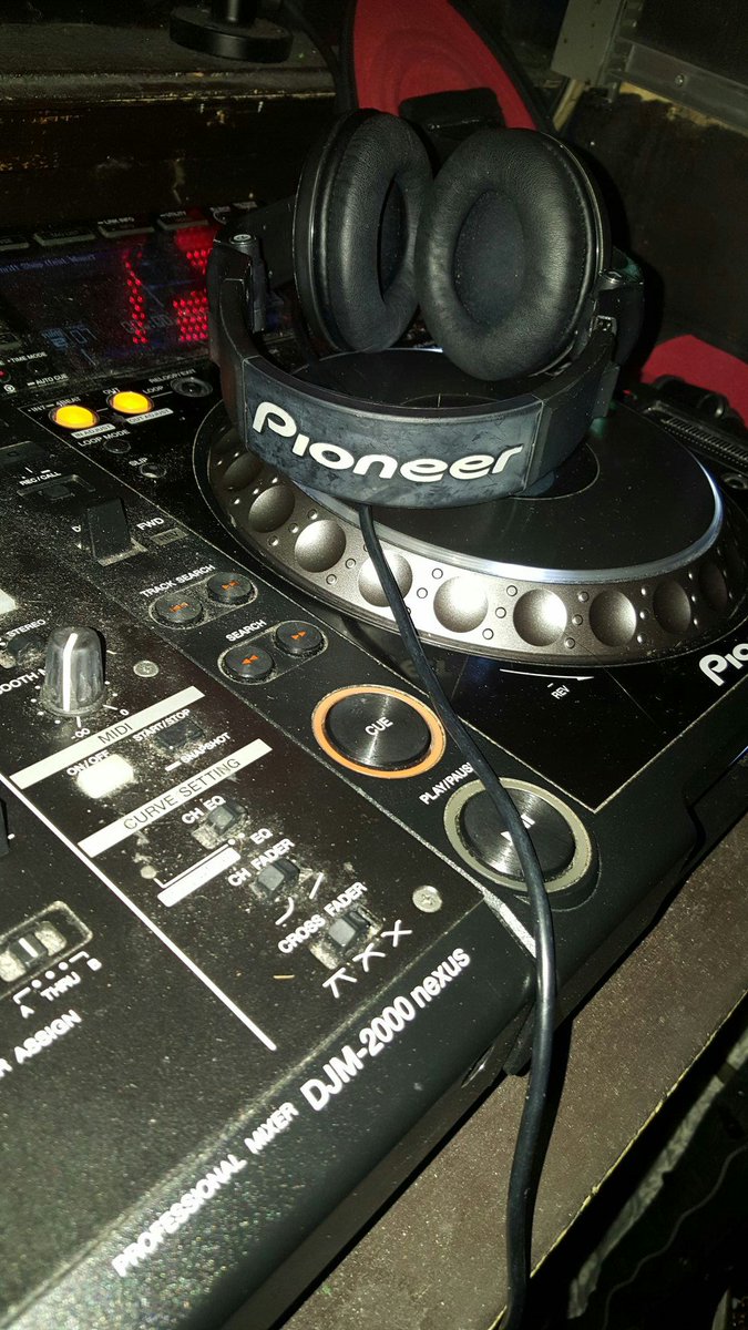 Club smokey time tonight  with Mc maron Hill