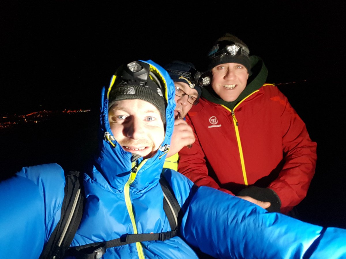 bradderswatson's tweet photo. Nice walk up the Garth with @walnutwhippy this eve #w3p #trainung https://t.co/KfAAgIHqe9