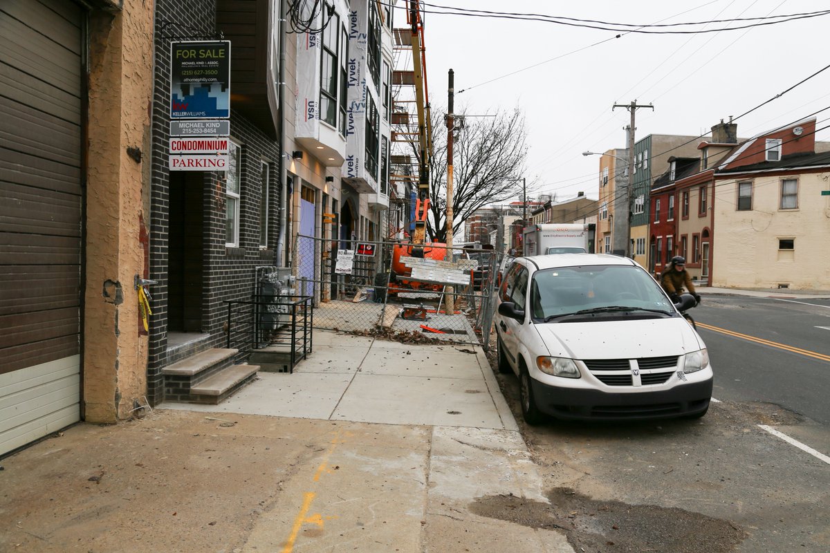 StreetsDept's tweet photo. How is there now a 3-block section of Frankford ave in Fishtown that's just COMPLETELY closed to pedestrians?! https://t.co/TqkUXOOYjk
